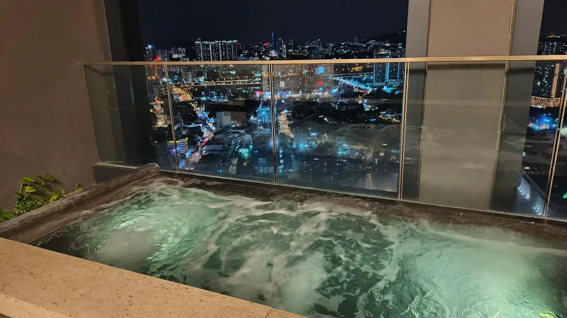Apartment Lucentia Suites Klcc By Luxury Kuala Lumpur