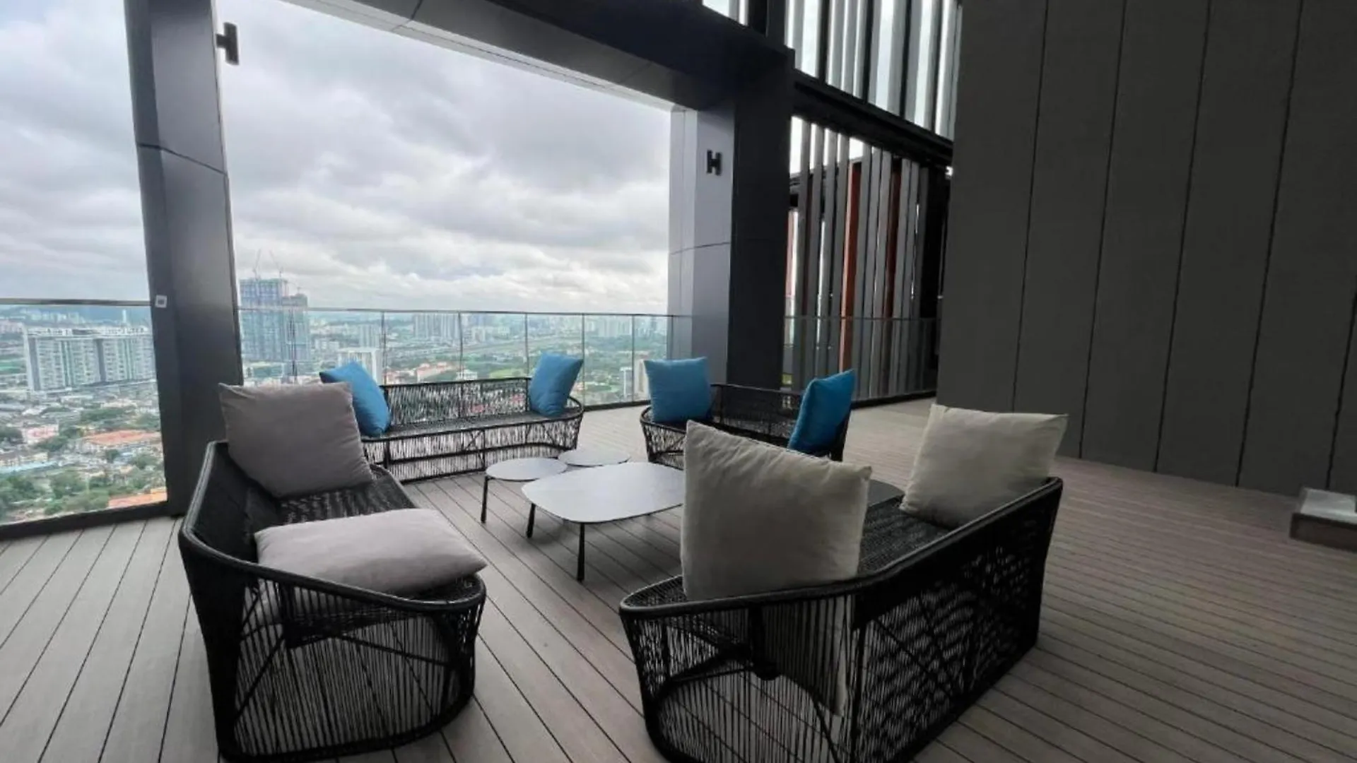Lucentia Suites Klcc By Luxury Kuala Lumpur Apartment